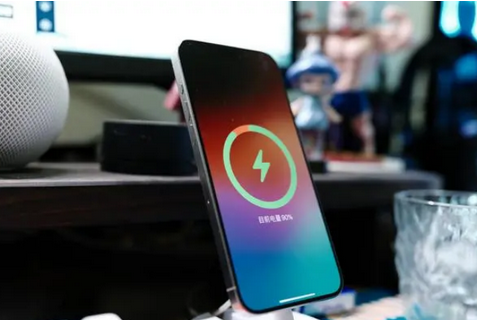 隰县苹果15换屏服务分享用什么充电器给iPhone15充电更好 